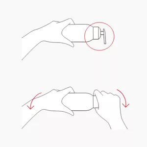 使い切った容器から肩カバーを外す操作。図：花王公式。